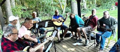 Group of banjo players